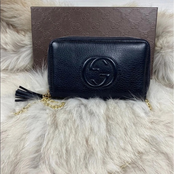 Gucci Handbags - Gucci soho black crossbody wallet